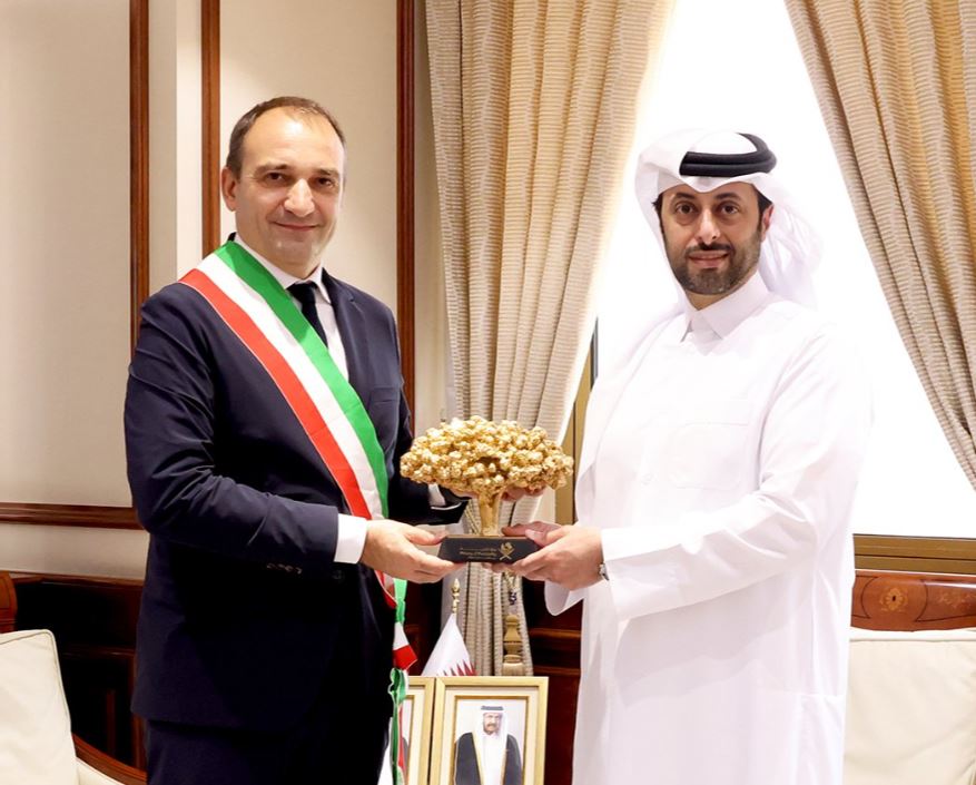 وزير البلدية يجتمع مع عمدة مدينة تورينو الإيطالية