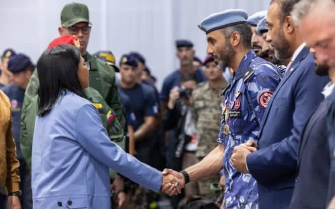 عربي ودولي رئيسة فنزويلا تمنح مجموعة البحث والإنقاذ القطرية ميدالية &ldquo;أبطال فنزويلا&rdquo; 2026 20260705 1783201526 40 عربي ودولي iustitia. Bg منحت فخامة الرئيسة ديلسي رودريغيز، رئيسة جمهورية فنزويلا البوليفارية بالإنابة، فريق مجموعة البحث والإنقاذ القطرية... رئيسة فنزويلا تمنح مجموعة البحث والإنقاذ القطرية ميدالية &ldquo;أبطال فنزويلا&rdquo; 2026 2026-07-04 23:01:09 عدالة - iustitia. Bg عربي ودولي