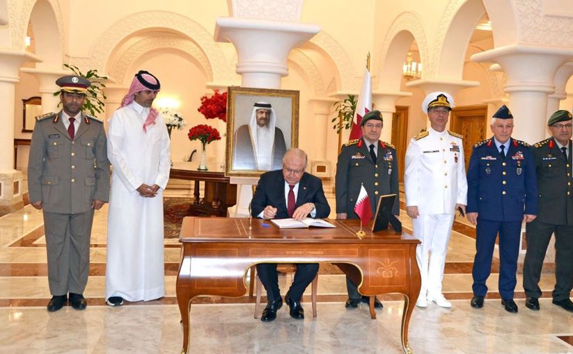‫ سفارات قطر بالخارج تستقبل المعزين بوفاة الأمير الوالد