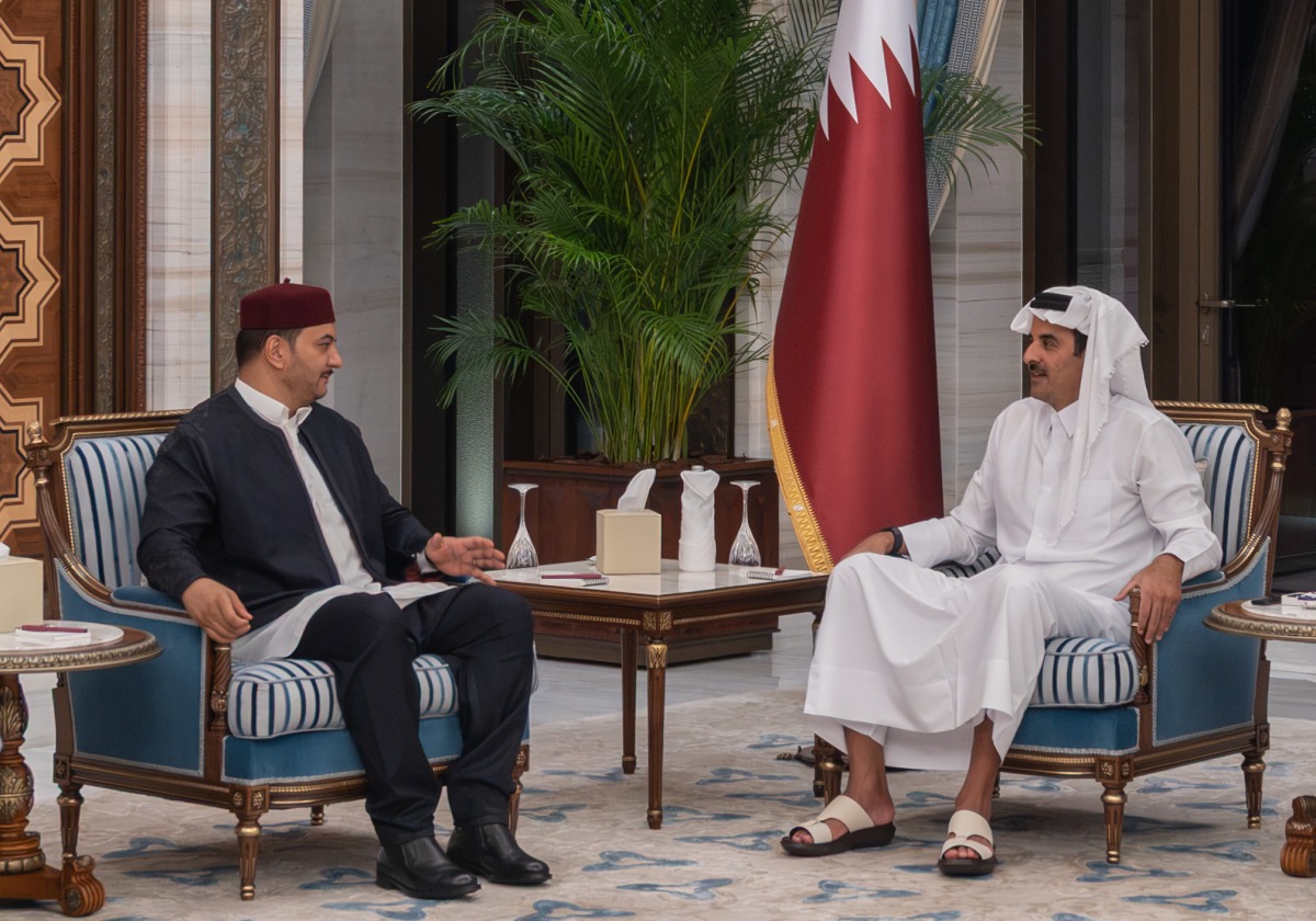 ‫ سمو الأمير يستقبل صدام حفتر