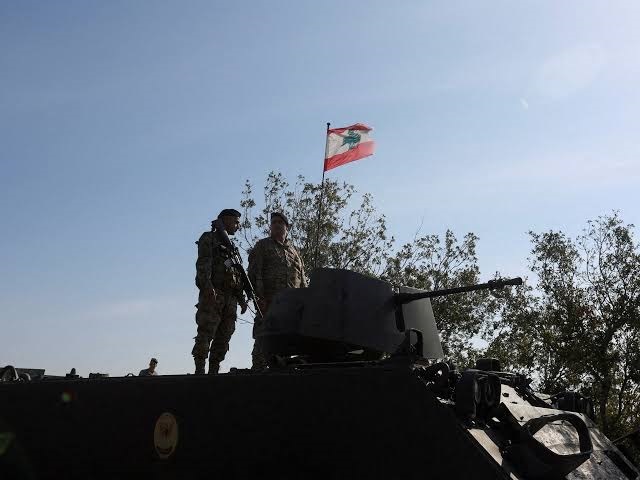 الجيش اللبناني يبدأ في الانتشار في بلدة بالجنوب بعد انسحاب القوات الإسرائيلية منها